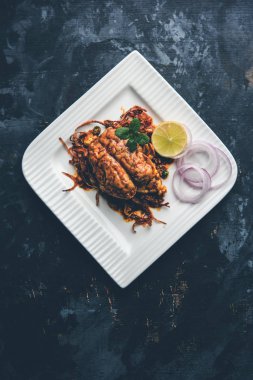 Beyin / Bheja Fry, keçi, koyun veya kuzu Bakra Eid(Eid-ul-zuha) üzerinde pişmiş popüler bir Hintli ya da Pakistanlı çanak. karahi, tava veya plaka servis. seçici odak