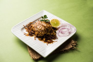 Beyin / Bheja Fry, keçi, koyun veya kuzu Bakra Eid(Eid-ul-zuha) üzerinde pişmiş popüler bir Hintli ya da Pakistanlı çanak. karahi, tava veya plaka servis. seçici odak