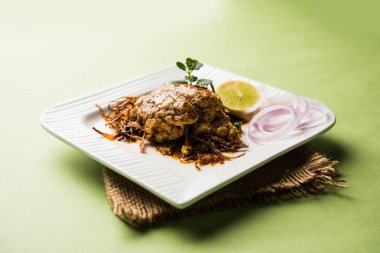 Beyin / Bheja Fry, keçi, koyun veya kuzu Bakra Eid(Eid-ul-zuha) üzerinde pişmiş popüler bir Hintli ya da Pakistanlı çanak. karahi, tava veya plaka servis. seçici odak