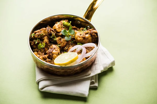 绵羊或羊肉的大脑 Bheja Fry 是一种受欢迎的印度或巴基斯坦菜 Bakra Eid Eid Zuha 上烹制 在卡拉希 — 图库照片