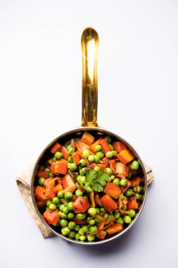 Havuç yeşil bezelye sabzi / Gajar Mutter sabji