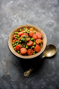 Havuç yeşil bezelye sabzi / Gajar Mutter sabji