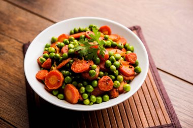 Havuç yeşil bezelye sabzi / Gajar Mutter sabji