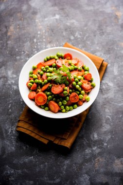 Havuç yeşil bezelye sabzi / Gajar Mutter sabji