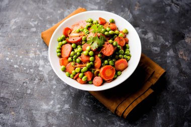 Havuç yeşil bezelye sabzi / Gajar Mutter sabji