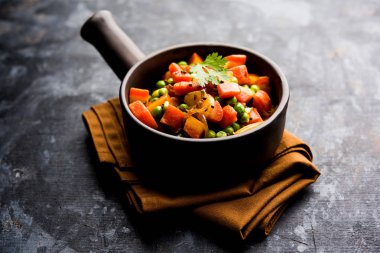 Havuç yeşil bezelye sabzi / Gajar Mutter sabji