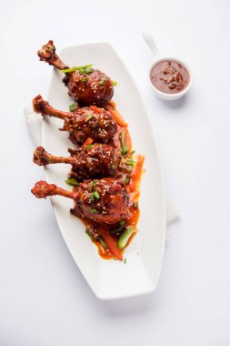 Szechuan tavuk bir popüler Hint-Çin olmayan vejetaryen yemek tarifi. bir tabak biber sosu ile servis. seçici odak