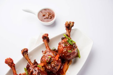 Szechuan tavuk bir popüler Hint-Çin olmayan vejetaryen yemek tarifi. bir tabak biber sosu ile servis. seçici odak