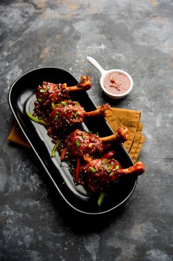 Szechuan tavuk bir popüler Hint-Çin olmayan vejetaryen yemek tarifi. bir tabak biber sosu ile servis. seçici odak