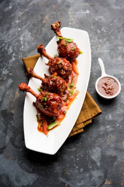 Szechuan tavuk bir popüler Hint-Çin olmayan vejetaryen yemek tarifi. bir tabak biber sosu ile servis. seçici odak