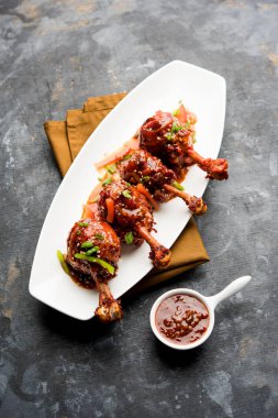 Szechuan tavuk bir popüler Hint-Çin olmayan vejetaryen yemek tarifi. bir tabak biber sosu ile servis. seçici odak