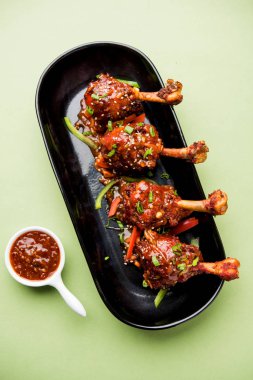 Szechuan tavuk bir popüler Hint-Çin olmayan vejetaryen yemek tarifi. bir tabak biber sosu ile servis. seçici odak