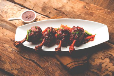 Szechuan tavuk bir popüler Hint-Çin olmayan vejetaryen yemek tarifi. bir tabak biber sosu ile servis. seçici odak