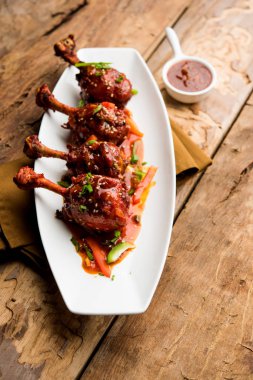 Szechuan tavuk bir popüler Hint-Çin olmayan vejetaryen yemek tarifi. bir tabak biber sosu ile servis. seçici odak