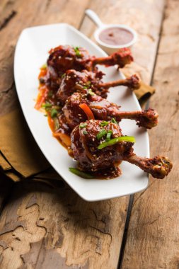 Szechuan tavuk bir popüler Hint-Çin olmayan vejetaryen yemek tarifi. bir tabak biber sosu ile servis. seçici odak