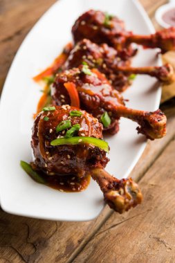 Szechuan tavuk bir popüler Hint-Çin olmayan vejetaryen yemek tarifi. bir tabak biber sosu ile servis. seçici odak