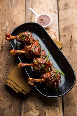 Szechuan tavuk bir popüler Hint-Çin olmayan vejetaryen yemek tarifi. bir tabak biber sosu ile servis. seçici odak