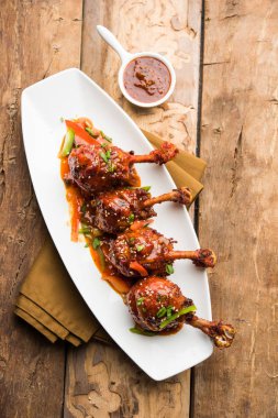 Szechuan tavuk bir popüler Hint-Çin olmayan vejetaryen yemek tarifi. bir tabak biber sosu ile servis. seçici odak