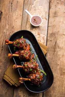 Szechuan tavuk bir popüler Hint-Çin olmayan vejetaryen yemek tarifi. bir tabak biber sosu ile servis. seçici odak