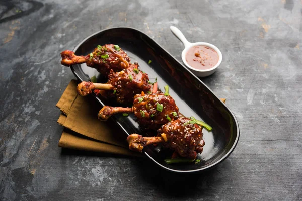 Szechuan tavuk bir popüler Hint-Çin olmayan vejetaryen yemek tarifi. bir tabak biber sosu ile servis. seçici odak