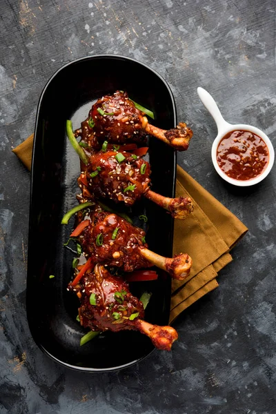 Szechuan tavuk bir popüler Hint-Çin olmayan vejetaryen yemek tarifi. bir tabak biber sosu ile servis. seçici odak