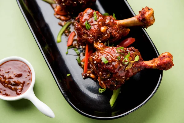 Szechuan tavuk bir popüler Hint-Çin olmayan vejetaryen yemek tarifi. bir tabak biber sosu ile servis. seçici odak