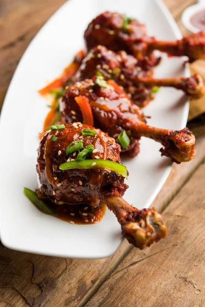 Szechuan tavuk bir popüler Hint-Çin olmayan vejetaryen yemek tarifi. bir tabak biber sosu ile servis. seçici odak