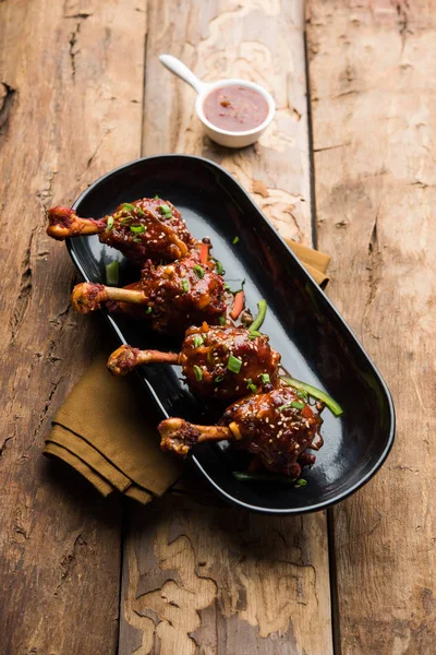 Szechuan tavuk bir popüler Hint-Çin olmayan vejetaryen yemek tarifi. bir tabak biber sosu ile servis. seçici odak