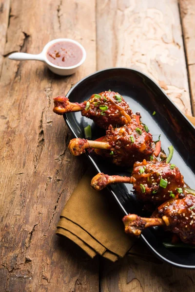 Szechuan tavuk bir popüler Hint-Çin olmayan vejetaryen yemek tarifi. bir tabak biber sosu ile servis. seçici odak