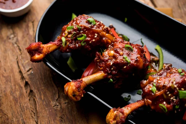 Szechuan tavuk bir popüler Hint-Çin olmayan vejetaryen yemek tarifi. bir tabak biber sosu ile servis. seçici odak