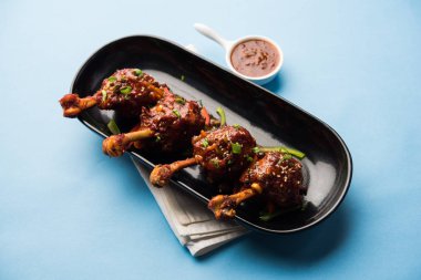 Szechuan tavuk bir popüler Hint-Çin olmayan vejetaryen yemek tarifi. bir tabak biber sosu ile servis. seçici odak