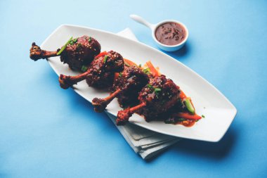 Szechuan tavuk bir popüler Hint-Çin olmayan vejetaryen yemek tarifi. bir tabak biber sosu ile servis. seçici odak