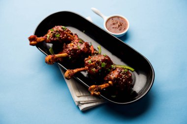 Szechuan tavuk bir popüler Hint-Çin olmayan vejetaryen yemek tarifi. bir tabak biber sosu ile servis. seçici odak