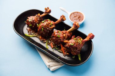 Szechuan tavuk bir popüler Hint-Çin olmayan vejetaryen yemek tarifi. bir tabak biber sosu ile servis. seçici odak