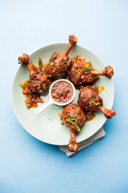 Szechuan tavuk bir popüler Hint-Çin olmayan vejetaryen yemek tarifi. bir tabak biber sosu ile servis. seçici odak