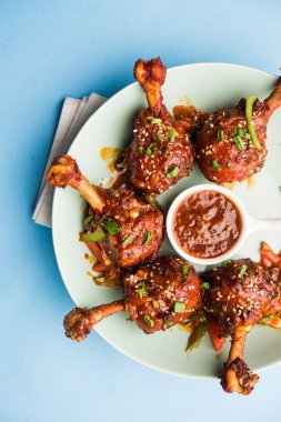 Szechuan tavuk bir popüler Hint-Çin olmayan vejetaryen yemek tarifi. bir tabak biber sosu ile servis. seçici odak