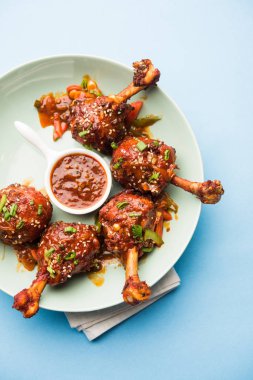 Szechuan tavuk bir popüler Hint-Çin olmayan vejetaryen yemek tarifi. bir tabak biber sosu ile servis. seçici odak