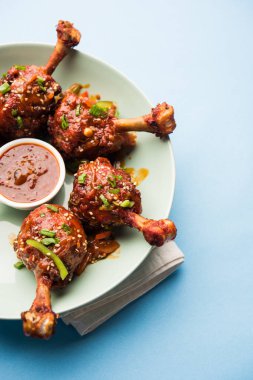 Szechuan tavuk bir popüler Hint-Çin olmayan vejetaryen yemek tarifi. bir tabak biber sosu ile servis. seçici odak