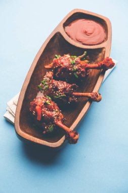 Szechuan tavuk bir popüler Hint-Çin olmayan vejetaryen yemek tarifi. bir tabak biber sosu ile servis. seçici odak