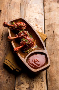 Szechuan tavuk bir popüler Hint-Çin olmayan vejetaryen yemek tarifi. bir tabak biber sosu ile servis. seçici odak