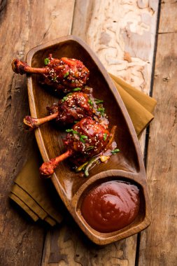 Szechuan tavuk bir popüler Hint-Çin olmayan vejetaryen yemek tarifi. bir tabak biber sosu ile servis. seçici odak