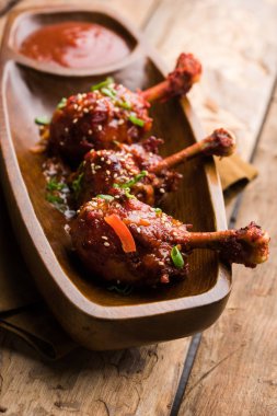 Szechuan tavuk bir popüler Hint-Çin olmayan vejetaryen yemek tarifi. bir tabak biber sosu ile servis. seçici odak