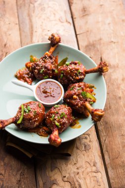 Szechuan tavuk bir popüler Hint-Çin olmayan vejetaryen yemek tarifi. bir tabak biber sosu ile servis. seçici odak