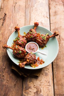 Szechuan tavuk bir popüler Hint-Çin olmayan vejetaryen yemek tarifi. bir tabak biber sosu ile servis. seçici odak