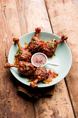 Szechuan tavuk bir popüler Hint-Çin olmayan vejetaryen yemek tarifi. bir tabak biber sosu ile servis. seçici odak