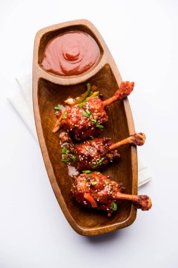 Szechuan tavuk bir popüler Hint-Çin olmayan vejetaryen yemek tarifi. bir tabak biber sosu ile servis. seçici odak