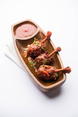 Szechuan tavuk bir popüler Hint-Çin olmayan vejetaryen yemek tarifi. bir tabak biber sosu ile servis. seçici odak