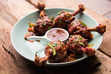 Szechuan tavuk bir popüler Hint-Çin olmayan vejetaryen yemek tarifi. bir tabak biber sosu ile servis. seçici odak