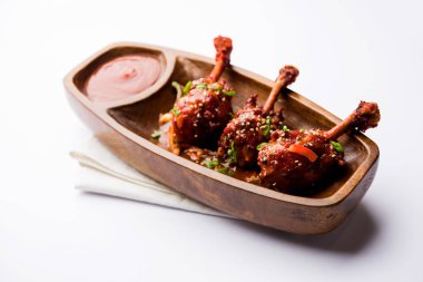 Szechuan tavuk bir popüler Hint-Çin olmayan vejetaryen yemek tarifi. bir tabak biber sosu ile servis. seçici odak