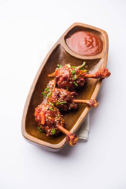 Szechuan tavuk bir popüler Hint-Çin olmayan vejetaryen yemek tarifi. bir tabak biber sosu ile servis. seçici odak